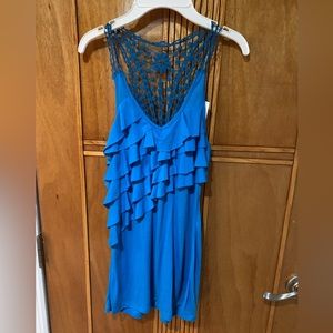 Women ruffled tank top Size Medium -New